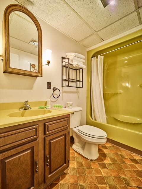 Standard Suite, 2 Bedrooms, Partial Ocean View | Bathroom | Shower, hair dryer, towels