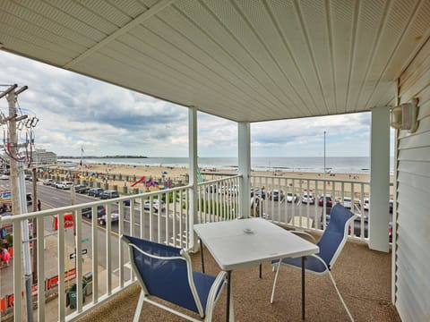Oceanfront King Room with private Balcony and Ocean view | View from room