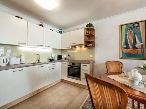 Table, Sky, Property, Furniture, Plant, Chair, Azure, Shade, Interior Design, Architecture