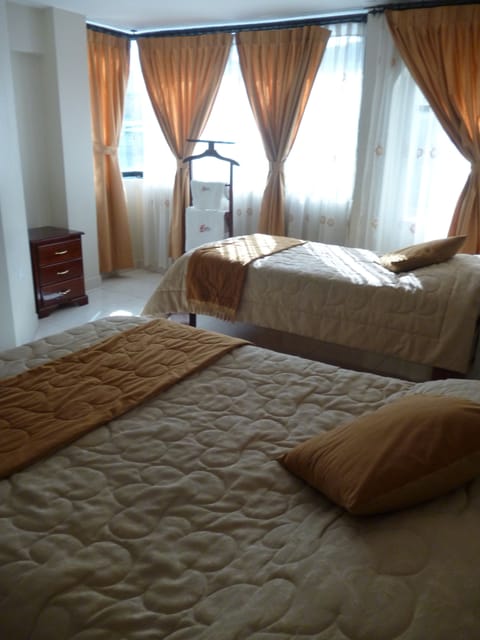 Triple Room | Blackout drapes, free WiFi, bed sheets