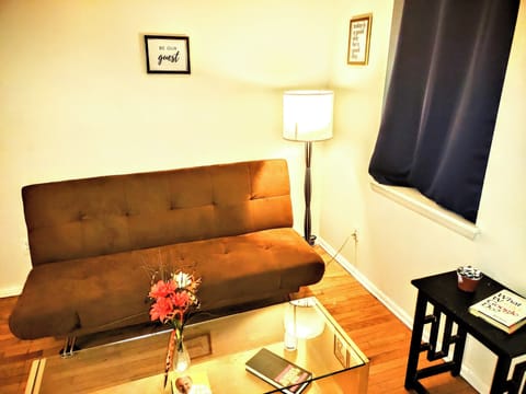 Shared Dormitory, 1 Bedroom, Smoking, Patio | Living room | Books
