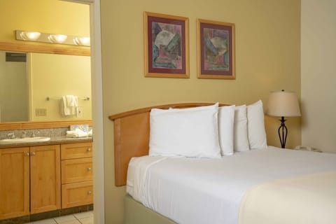 Studio Suite, Private Bathroom | Iron/ironing board, bed sheets