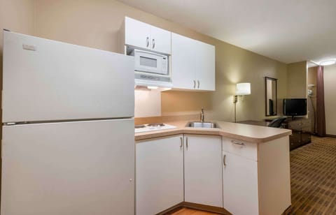 Studio, 2 Double Beds, Non Smoking | Private kitchen | Full-size fridge, microwave, stovetop