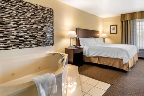 Suite, 1 King Bed, Non Smoking, Hot Tub | Desk, iron/ironing board, free WiFi, bed sheets