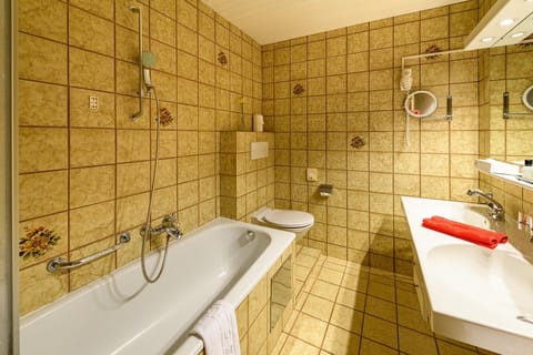 Standard Double Room | Bathroom