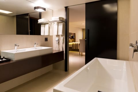 Premium Double Room | Deep soaking bathtub