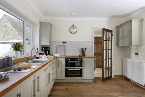 ede96724-ff93-4a64-a052-c2afb1d23cc3