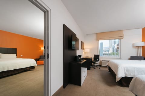 Standard Room, 1 King Bed, Accessible | Premium bedding, in-room safe, desk, laptop workspace