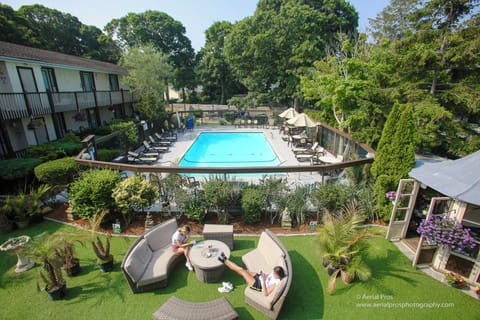 Seasonal outdoor pool, pool umbrellas, sun loungers