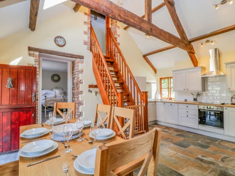Cottage | Private kitchen | Fridge, dishwasher, electric kettle, toaster