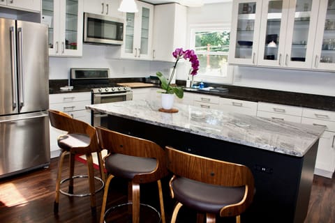 The island has built in electric and USB outlets