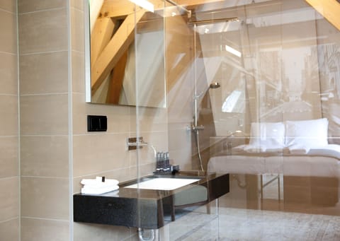 Suite, 1 Bedroom (Wolvenstraat Suite) | Bathroom | Shower, hair dryer, towels