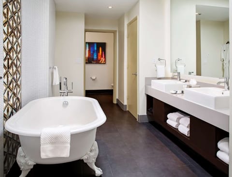 Presidential Suite, 1 King Bed, Non Smoking | Bathroom | Combined shower/tub, free toiletries, hair dryer, towels