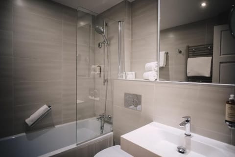 Superior Room, 1 King Bed, Non Smoking (Twin bed on request) | Bathroom | Bathtub, hair dryer, towels