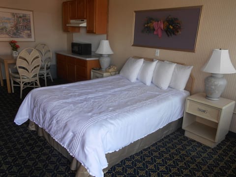 Classic Room, 1 Queen Bed | Free WiFi, bed sheets