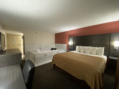 LUSH Suite,1 King Bed, Jetted Tub | Premium bedding, down comforters, in-room safe, desk