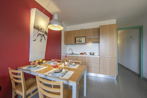 Family Apartment, 1 Bedroom (Teleo 115 Ski In - Ski Out 50m) | Private kitchen | Fridge, microwave, stovetop, cookware/dishes/utensils