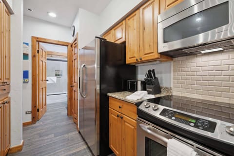 kiva234-2596_53952613449_o