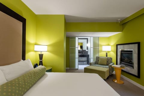 Deluxe Room (Courtyard) | Egyptian cotton sheets, premium bedding, down comforters, pillowtop beds
