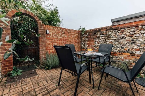 House | Terrace/patio