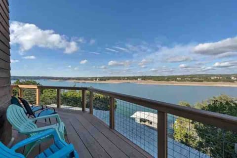 Outdoor Deck: Sip your morning coffee while soaking in stunning lake and nature views!