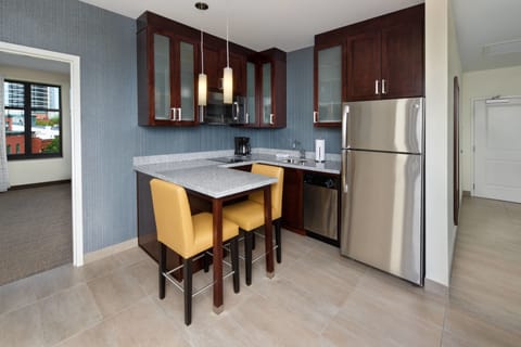 Studio, 1 King Bed with Sofa bed, Corner | Private kitchen | Fridge, microwave, stovetop, dishwasher