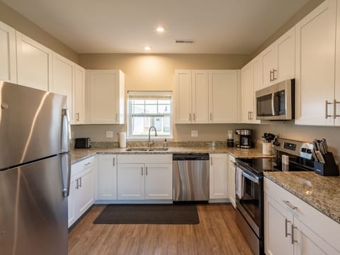 Deluxe Condo | Private kitchen | Fridge, microwave, oven, stovetop