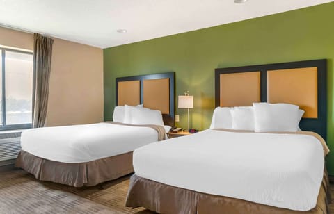 Deluxe Studio, Multiple Beds, Non Smoking | Desk, laptop workspace, iron/ironing board, free WiFi