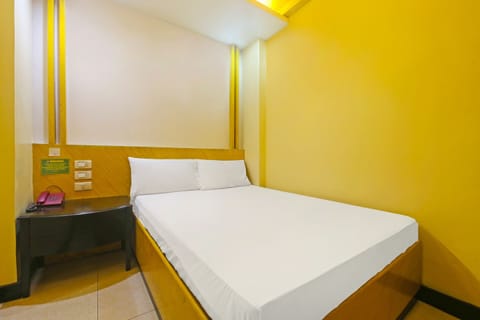 Economy Double Room | Desk, free WiFi, bed sheets