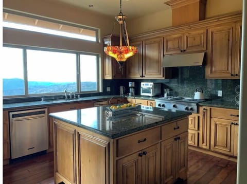 Fully equipped kitchen w/gas range & griddle, 2 ovens, microwave, food warmer...