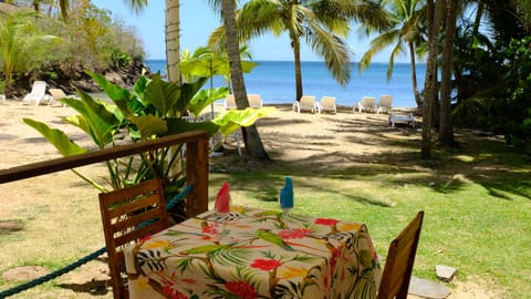 Caribbean cuisine, beach views 