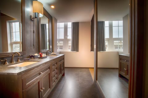 Junior Suite, 1 King Bed, City View | Bathroom | Shower, designer toiletries, hair dryer, towels