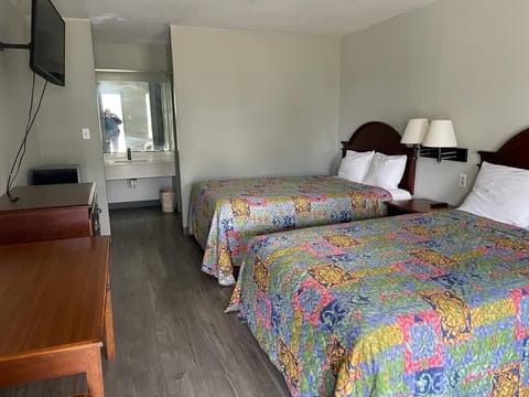 Basic Double Room | Iron/ironing board, free WiFi, bed sheets, alarm clocks