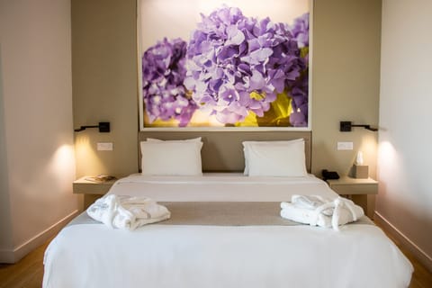 Classic Suite | Frette Italian sheets, premium bedding, Select Comfort beds, minibar