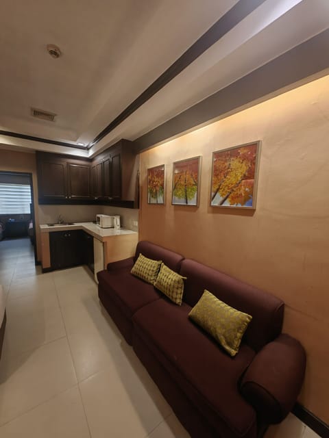 Family Studio, Multiple Beds (Deluxe) | Private kitchen | Electric kettle