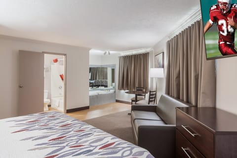 Suite, 1 King Bed, Jetted Tub (Smoke Free) | Desk, iron/ironing board, free cribs/infant beds, rollaway beds