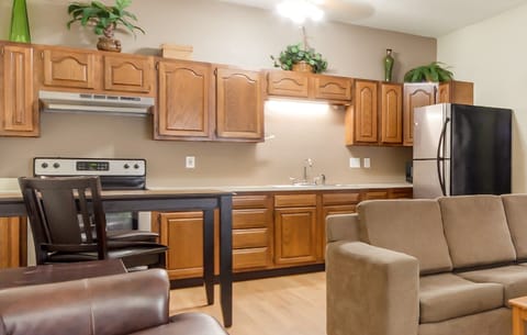 Standard Apartment, 1 King Bed (1 Bedroom, Smoke Free) | Private kitchen | Coffee/tea maker