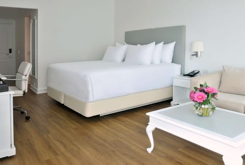 Superior Room | Frette Italian sheets, premium bedding, pillowtop beds, minibar