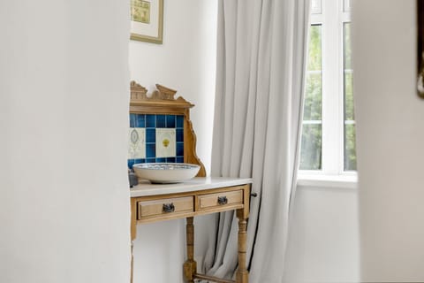 Jade Cottage, St Agnes. Ground floor: Jade Cottage is beautifully furnished throughout