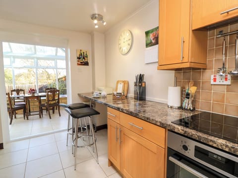 Cottage | Private kitchen | Fridge, dishwasher, electric kettle, toaster