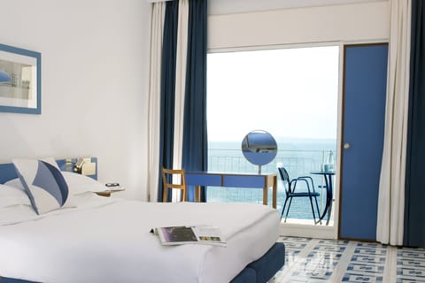 Junior Suite, Balcony, Sea View | Hypo-allergenic bedding, minibar, in-room safe, desk