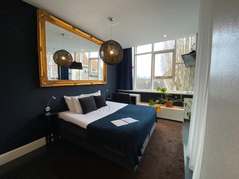 Deluxe Double Room, 1 King Bed | Minibar, iron/ironing board, free WiFi, bed sheets