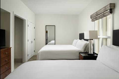 Premium bedding, in-room safe, iron/ironing board