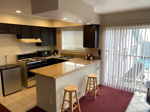 Suite, 1 King Bed | Private kitchen | Mini-fridge, microwave, coffee/tea maker