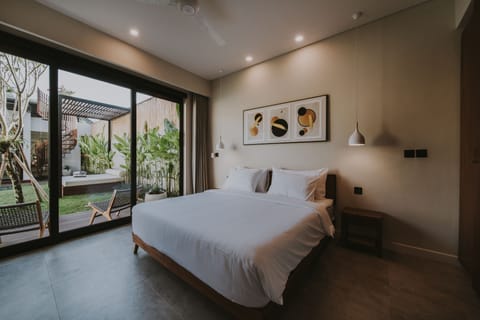 Luxury Villa | Premium bedding, in-room safe, iron/ironing board, free WiFi