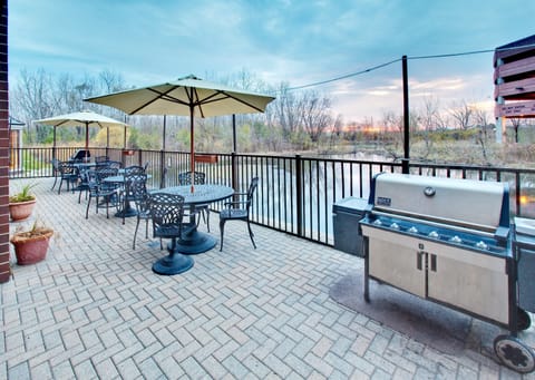 You’ll enjoy a relaxing vacation at this prime destination!