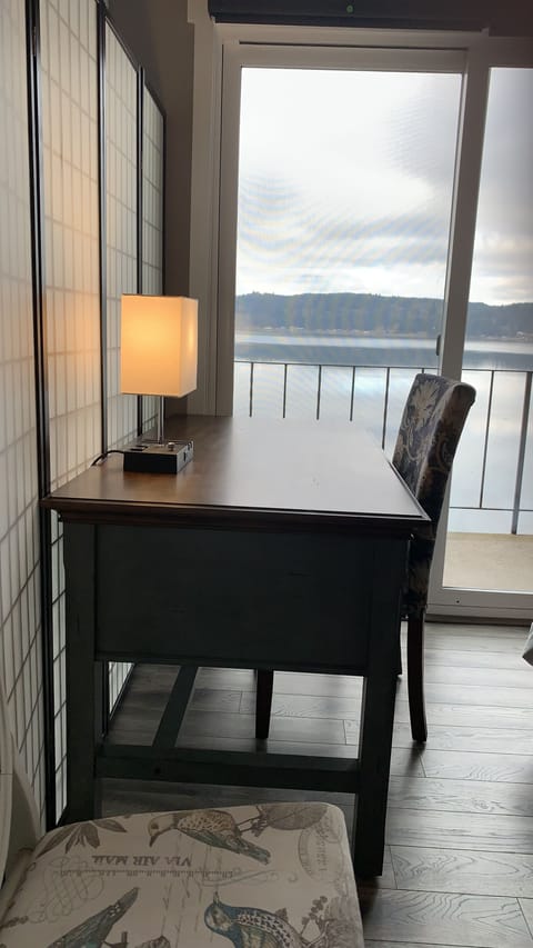 Another work area. There’s a 3rd desk in the cottage for even more privacy. 