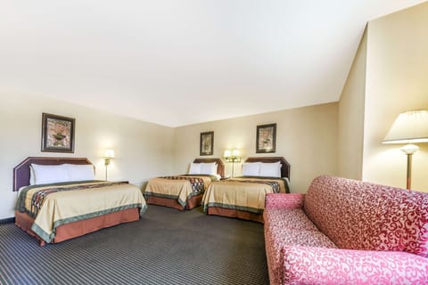 Family Suite, Multiple Beds, Microwave | Iron/ironing board, free WiFi, bed sheets, alarm clocks