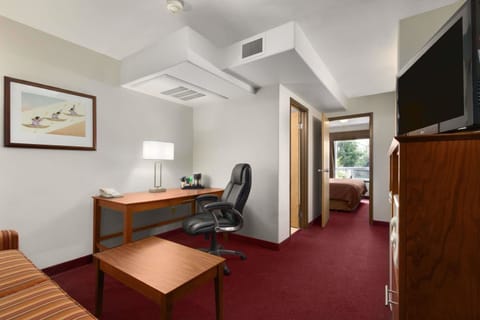 Studio Suite, 1 King Bed, Non Smoking | Desk, laptop workspace, blackout drapes, iron/ironing board