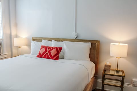 Premium bedding, in-room safe, iron/ironing board, free WiFi